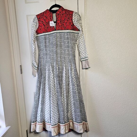 Ornate Handmade Dress & Shawl Set with Intricate Details, Size S - Picture 5 of 5
